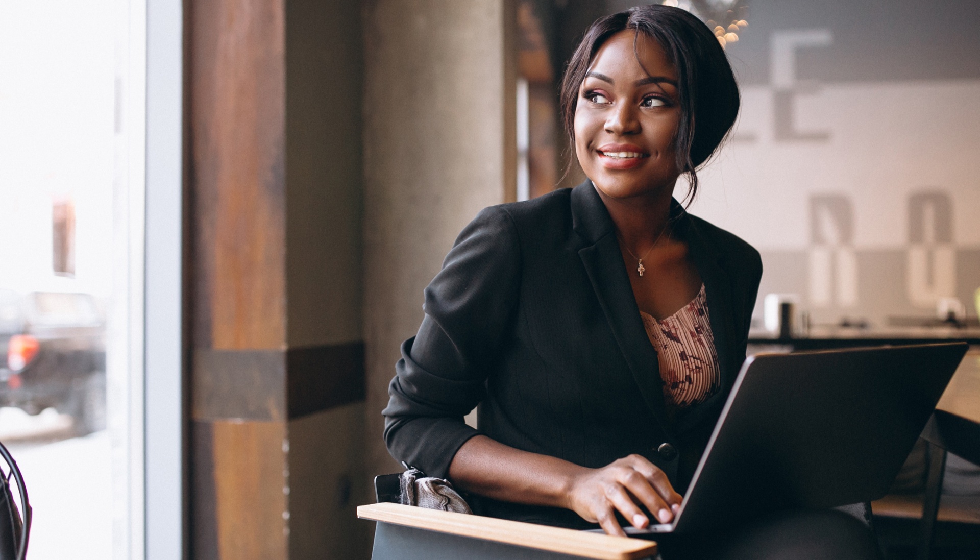 african-american-business-woman-working-computer-bar-1